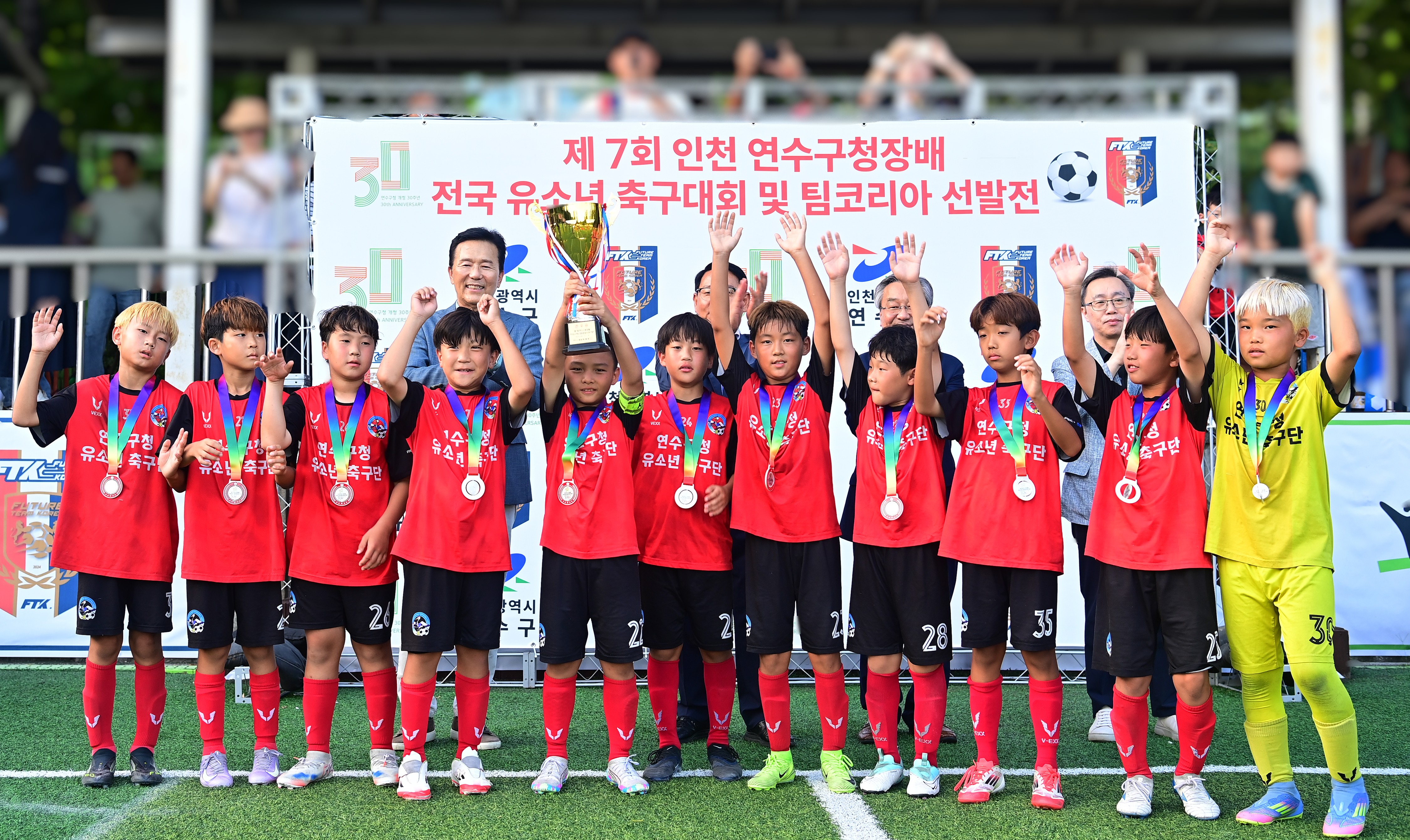 연수구청 유소년축구단이 지난 13일부터 이틀간 용담공원 축구장에서 열린 제7회 연수구청장배 전국 유소년 축구대회에서 U10 부문 준우승을 차지했다